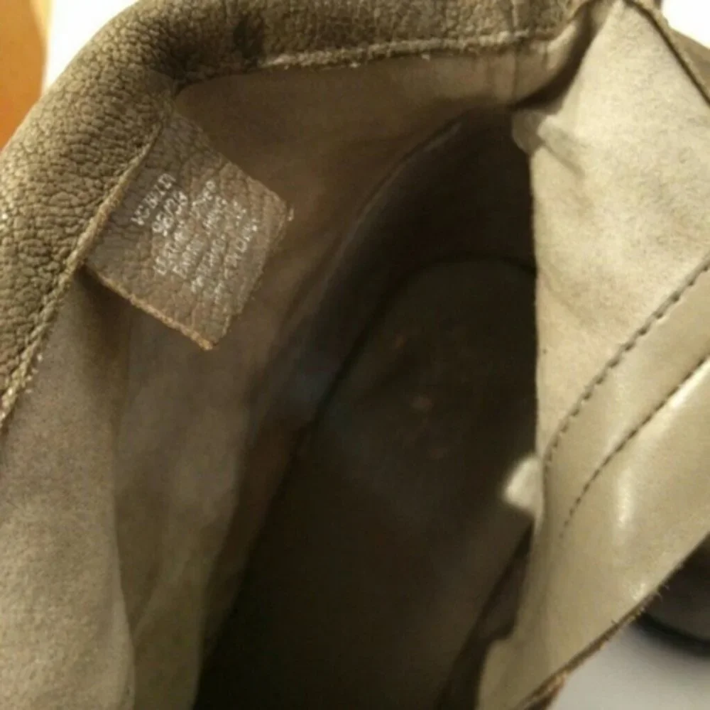 Vince Camuto leather bootie heeled sz. 9
